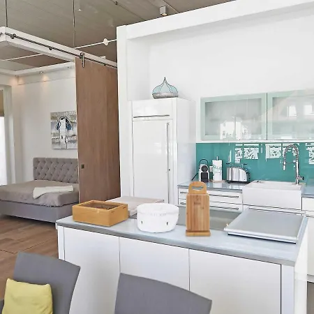 Johanna In - Penthouse 