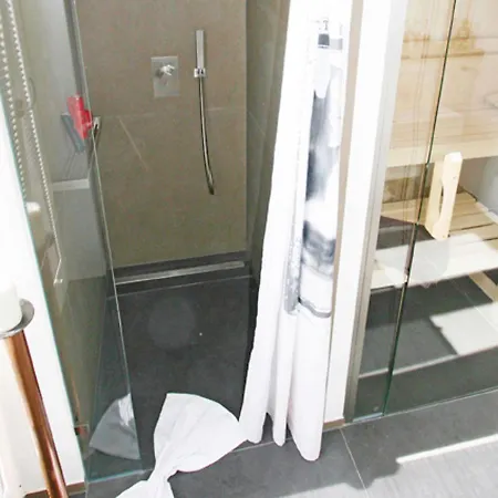 Johanna In - Penthouse 