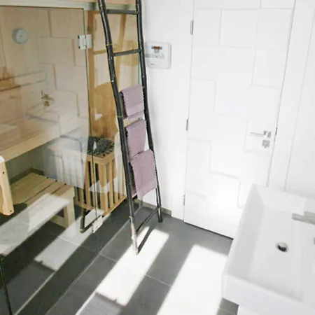 Johanna In - Penthouse 