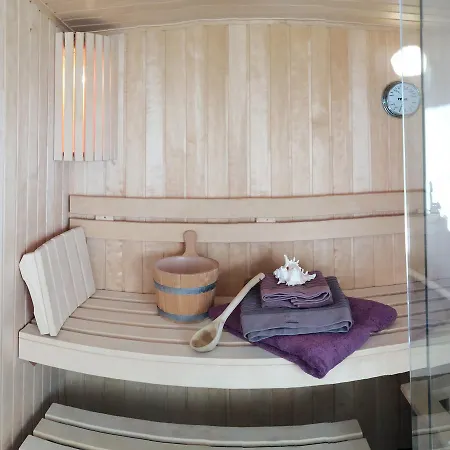 Johanna In - Penthouse 