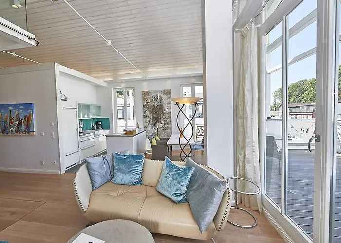 Johanna In - Penthouse 